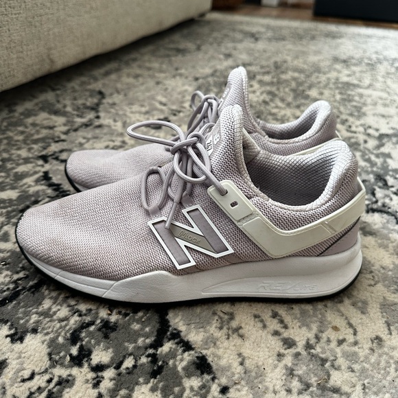 Lavender New Balance 247 Women’s size 8.5 - Picture 2 of 5